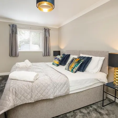 Holiday home Hollis House York- 4 Bedroom With Free Parking Strensall