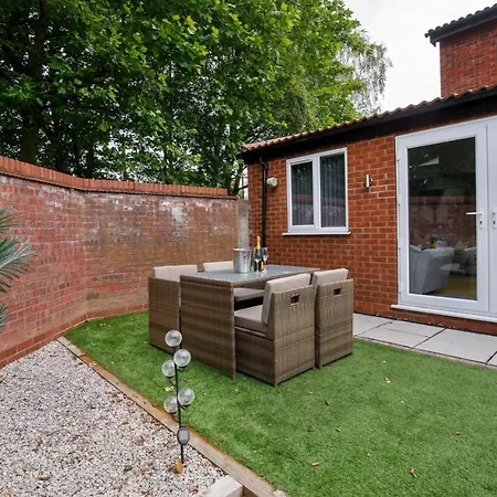 Hollis House York- 4 Bedroom With Free Parking Strensall