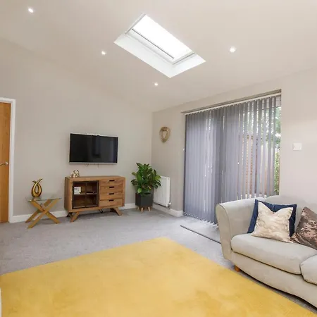 Hollis House York- 4 Bedroom With Free Parking Vakantiehuis Strensall